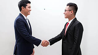 Professional Handshake In 1 Minute course thumbnail