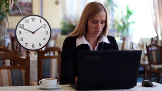 AI For HR Professionals thumbnails on a slider